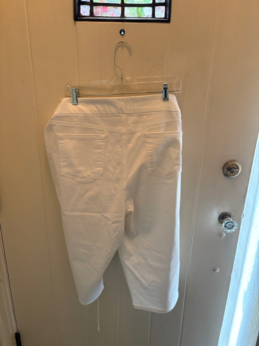 Chico’s White Denim Pull-on Cropped Jeans - Picture 2 of 3